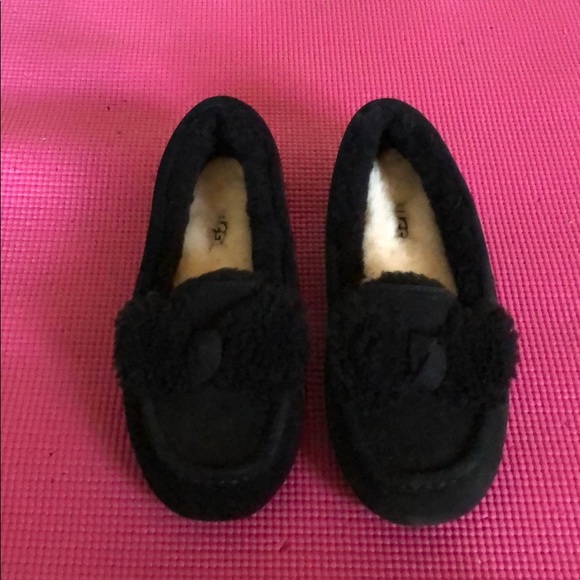 ugg dakota bow slipper black